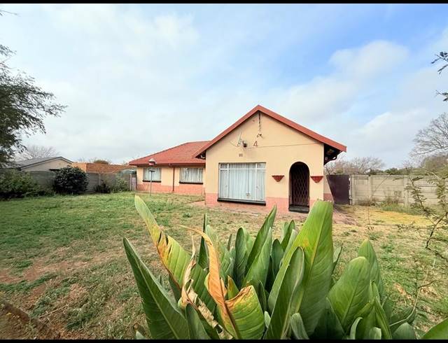 3 BEDROOM HOUSE FOR SALE IN VANDERBIJLPARK CE 2